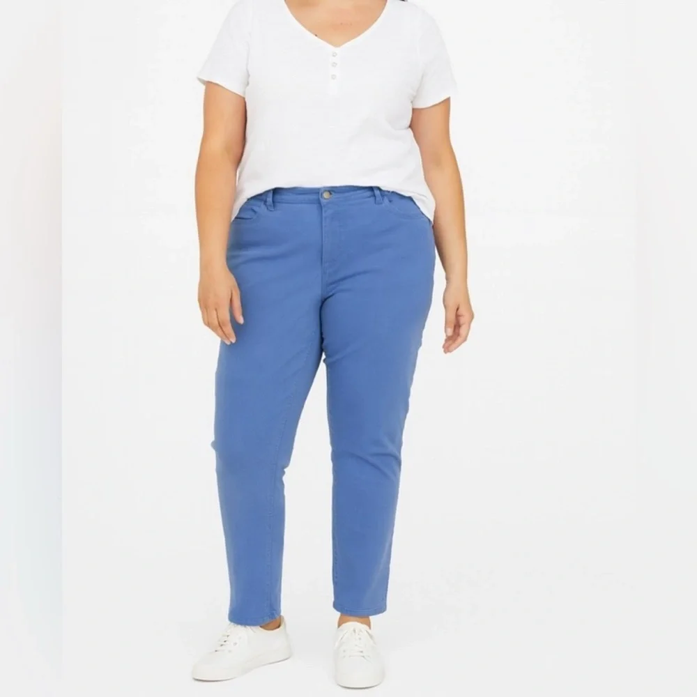 Chico's So Slimming Jeans –‎ Size 2.5  Flattering Tummy Control Denim